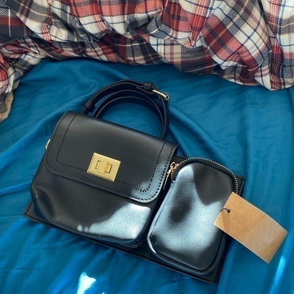 Steve Madden Handbags - Steve Madden Black gold adjustable removable strap  Blexxy Crossbody Bag Purse